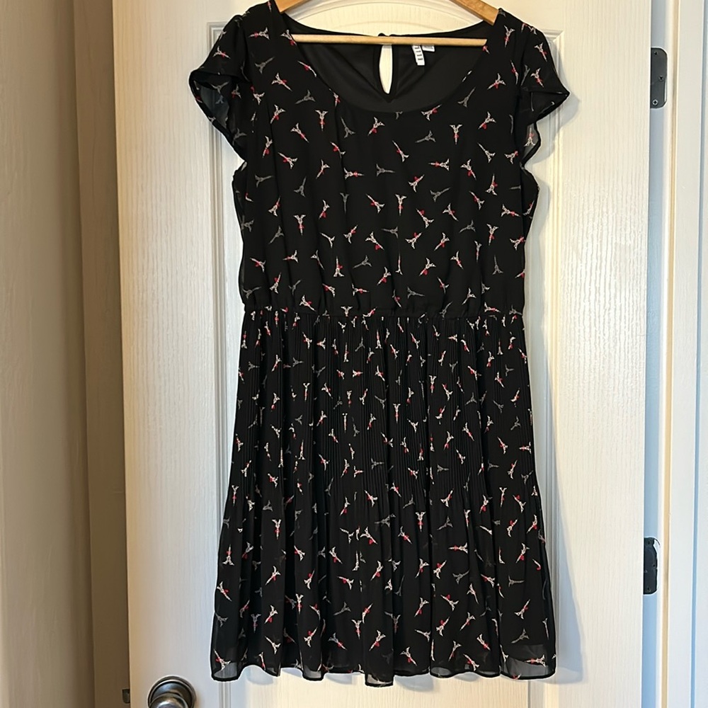 Elle Black Dress w/ Eiffel Tower w/ Hearts
